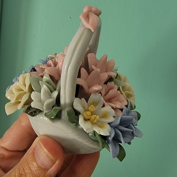 Porcelain Flower Basket - Picture 9 of 10